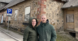 Danija un Ēriks Pudniki-Lindes krogā ierīkos darba virtuvi un ēstuvi.