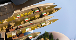 Irānas ballistiskās raķetes militārā muzeja ekspozīcijā Teherānā. Irānas ballistiskās raķetes militārā muzeja ekspozīcijā Teherānā.