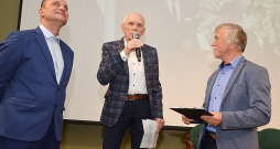 Andris Grīnbergs (vidū). Andris Grīnbergs (vidū).