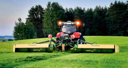 'Krone EasyCut 950 Collect'pļaujmašīna. 'Krone EasyCut 950 Collect'pļaujmašīna.