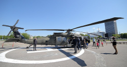 Pasažieru ostā piestāj NATO kuģi un tehnika. 