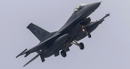 F-16.