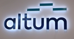 "Altum". "Altum".