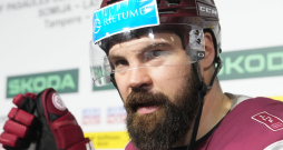 Latvijas izlases kapteinis Kaspars Daugaviņš pirmajās divās pasaules čemponāta spēlēs nopelnīja piecus rezultativitātes punktus (3+2), pēc šī rādītāja dalot pirmo vietu ar hokeja uzlecošo zvaigzni Konoru Bedārdu. Latvijas izlases kapteinis Kaspars Daugaviņš pirmajās divās pasaules čemponāta spēlēs nopelnīja piecus rezultativitātes punktus (3+2), pēc šī rādītāja dalot pirmo vietu ar hokeja uzlecošo zvaigzni Konoru Bedārdu.