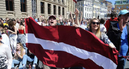 Hokejisti pacēla spārnos visu Latviju. Hokejisti pacēla spārnos visu Latviju.
