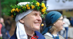 Latvijas Etnogrāfiskajā brīvdabas muzejā tradicionālais gadatirgus. Latvijas Etnogrāfiskajā brīvdabas muzejā tradicionālais gadatirgus.