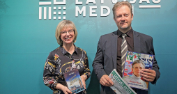 AS "Latvijas Mediji" valdes priekšsēdētājs Guntars Kļavinskis un "Latvijas Grāmatas" un "Globusa A" uzņēmumu valdes locekle un "Latvijas Mediju" valdes locekle Evija Veide: "Bez konkurences grāmatu izdošanas un tirdzniecības tirgū pastāv arī visu lielo tirgus dalībnieku partnerība. Mūsu visu mērķis ir uzturēt un attīstīt drukātās produkcijas patēriņu un sabiedrības vēlmi lasīt."