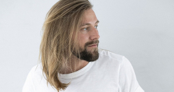 Toms Kampars: "Mūsu ekspozīcija zināmā mērā ir ironiska, tā arhitektiem atgādina viņu pašu senās idejas." Toms Kampars: "Mūsu ekspozīcija zināmā mērā ir ironiska, tā arhitektiem atgādina viņu pašu senās idejas."