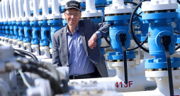 AS "Conexus Baltic Grid" valdes priekšsēdētājs Uldis Bariss: "Kopš šā gada, kad piegādes no Krievijas ir aizliegtas, saņemam gāzi no Somijas sašķidrinātās dabasgāzes termināļa "Inco" un Klaipēdas LNG termināļa. Trešā iespēja saņemt gāzi ir no Lietuvas un Polijas savienojuma "GIPL", kas mūs savieno ar pārējo Eiropu." AS "Conexus Baltic Grid" valdes priekšsēdētājs Uldis Bariss: "Kopš šā gada, kad piegādes no Krievijas ir aizliegtas, saņemam gāzi no Somijas sašķidrinātās dabasgāzes termināļa "Inco" un Klaipēdas LNG termināļa. Trešā iespēja saņemt gāzi ir no Lietuvas un Polijas savienojuma "GIPL", kas mūs savieno ar pārējo Eiropu."