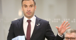 "Es nebaidos zaudēt amatu, bet baidos zaudēt reputāciju," sacīja Rīgas mērs Mārtiņš Staķis (no kreisās), kura attiecības ar "Jauno Vienotību" un tās pārstāvēto vicemēru Vilni Ķirsi kļuvušas sarežģītākas. "Es nebaidos zaudēt amatu, bet baidos zaudēt reputāciju," sacīja Rīgas mērs Mārtiņš Staķis (no kreisās), kura attiecības ar "Jauno Vienotību" un tās pārstāvēto vicemēru Vilni Ķirsi kļuvušas sarežģītākas.