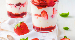 Zemeņu un zefīra deserts. Zemeņu un zefīra deserts.