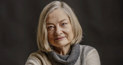 Lilija Zobens: "Ja nesāk dziedāt jaunos gados, jau no bērnības, tad nekas nesanāk, jo vēlāk iesākt dziedāt ir ļoti grūti." Lilija Zobens: "Ja nesāk dziedāt jaunos gados, jau no bērnības, tad nekas nesanāk, jo vēlāk iesākt dziedāt ir ļoti grūti."