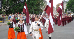 Dziesmu svētku gājiens. Dziesmu svētku gājiens.