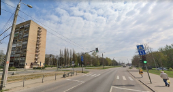 Autovadītāja ar savu automašīnu notrieca sievieti uz gājēju pārejas Maskavas ielā. Autovadītāja ar savu automašīnu notrieca sievieti uz gājēju pārejas Maskavas ielā.