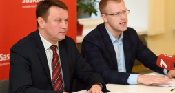 "Saskaņa" deputāti Valērijs Agešins (no kreisās) un Andrejs Elksniņš.