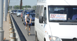 Velosipēdists. Vanšu tilts. 
