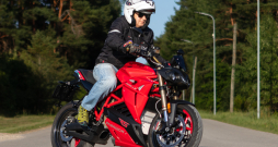 "Energica Eva Ribelle RS". "Energica Eva Ribelle RS".
