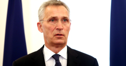 NATO ģenerālsekretārs Jenss Stoltenbergs tikšanās laikā ar Valsts prezidentu Rīgas pilī. NATO ģenerālsekretārs Jenss Stoltenbergs tikšanās laikā ar Valsts prezidentu Rīgas pilī.