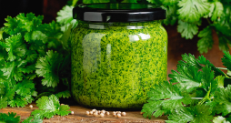 Pētersīļu pesto.