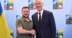 Volodimirs Zelenskis un Jenss Stoltenbergs NATO samitā Viļņā. Volodimirs Zelenskis un Jenss Stoltenbergs NATO samitā Viļņā.