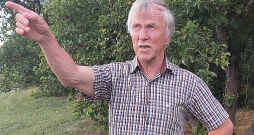 Andris Felss: "Priecājos, ka no lauksaimniecības tīšos projām, jo ir tik dziļi ievārīti globāli sūdi, ka diez vai būs iespējams izsmelt." Andris Felss: "Priecājos, ka no lauksaimniecības tīšos projām, jo ir tik dziļi ievārīti globāli sūdi, ka diez vai būs iespējams izsmelt."