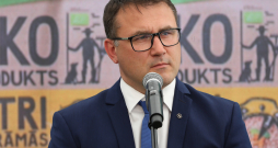 AS "Dobeles dzirnavnieks" valdes priekšsēdētājs Kristaps Amsils piedalās AS "Dobeles dzirnavnieks" bioloģisko produktu un pastas ražotņu atklāšanas pasākumā.