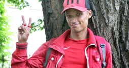 Spēka jogas virtuozs Sandis Inzelbergs. Spēka jogas virtuozs Sandis Inzelbergs.