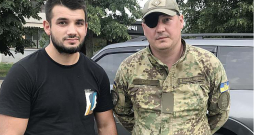 Divi karavīri Dmitriji. Vīrs ar melnu apsēju virs acs karojis pie Kijivas, Černihivā un Bahmutā.