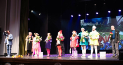 Hermaņa Paukša komēdijas "Čir, čir" iestudējums Birmingemas Mazajā teātrī Ingmāra Čaklā režijā. Hermaņa Paukša komēdijas "Čir, čir" iestudējums Birmingemas Mazajā teātrī Ingmāra Čaklā režijā.