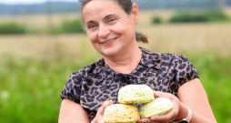 Māju saimniece Inga Celma. Māju saimniece Inga Celma.