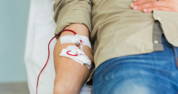 Donora asinis katrā ziedošanas reizē tiek pārbaudītas arī uz C un B hepatīta izraisītājiem. Donora asinis katrā ziedošanas reizē tiek pārbaudītas arī uz C un B hepatīta izraisītājiem.
