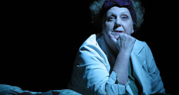 Ilze Vazdika traģikomēdijā "Zemes nodoklis".