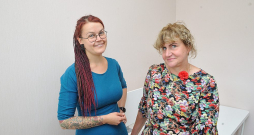 Dite Liepa (no labās) un Velga Polinska norāda: lai teksts sasniegtu lasītāju, tam jābūt uzrakstītam saprotamā valodā. Dite Liepa (no labās) un Velga Polinska norāda: lai teksts sasniegtu lasītāju, tam jābūt uzrakstītam saprotamā valodā.