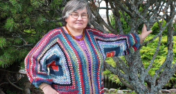 Brigitas tamborēta jaka.