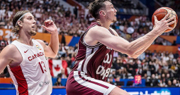 Rodions Kurucs paveic milzu darbu aizsardzībā un mačā pret Kanādu arī deva artavu uzbrukumā, trešajā ceturtdaļā neļaujot sāncenšiem aizmukt tālēs zilajās. Rodions Kurucs paveic milzu darbu aizsardzībā un mačā pret Kanādu arī deva artavu uzbrukumā, trešajā ceturtdaļā neļaujot sāncenšiem aizmukt tālēs zilajās.