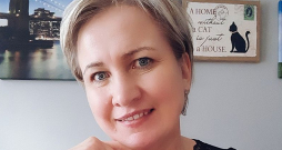 Inga Puriņa: "Te, man liekas, var pieklauvēt pie jebkurām durvīm un sākt runāties, un tas nevienu nepārsteigs." Inga Puriņa: "Te, man liekas, var pieklauvēt pie jebkurām durvīm un sākt runāties, un tas nevienu nepārsteigs."