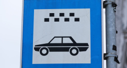 Taksometru pietura. Ilustratīvs attēls. Taksometru pietura. Ilustratīvs attēls.