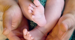 Dakteris Edgars Mednis jokojot teic: “Ar mātes intuīciju es nestrīdos. Ar mammas gudro galvu gan!” Māmiņai jāieklausās savā intuīcijā un jāsaprot, kas mazajam būs vislabāk. Dakteris Edgars Mednis jokojot teic: “Ar mātes intuīciju es nestrīdos. Ar mammas gudro galvu gan!” Māmiņai jāieklausās savā intuīcijā un jāsaprot, kas mazajam būs vislabāk.