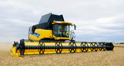 Jaunais 'New Holland CR 11.90' kombains. Jaunais 'New Holland CR 11.90' kombains.