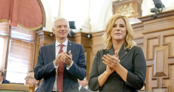 Bijušais Ministru prezidents Krišjānis Kariņš un Evika Siliņa. Bijušais Ministru prezidents Krišjānis Kariņš un Evika Siliņa.