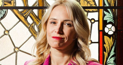"Faveo" valdes priekšsēdētāja Ieva Rosne: "No aptuveni 117 000 cilvēkiem ar invaliditāti 83% nav nodarbināti. Viņi var darīt darbus, bet ne tādā tempā vai apjomā kā cilvēki bez invaliditātes. Tomēr viņi var un grib strādāt, viņi vēlas justies piederīgi sabiedrībai." "Faveo" valdes priekšsēdētāja Ieva Rosne: "No aptuveni 117 000 cilvēkiem ar invaliditāti 83% nav nodarbināti. Viņi var darīt darbus, bet ne tādā tempā vai apjomā kā cilvēki bez invaliditātes. Tomēr viņi var un grib strādāt, viņi vēlas justies piederīgi sabiedrībai."