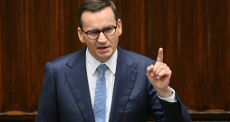 Polijas premjerministrs Mateušs Moraveckis paziņojis, ka Varšava Ukrainai bruņojumu vairs nepiegādā. Polija šobrīd koncentrējoties uz savu bruņoto spēku modernizāciju, norādīja premjers. Polijas premjerministrs Mateušs Moraveckis paziņojis, ka Varšava Ukrainai bruņojumu vairs nepiegādā. Polija šobrīd koncentrējoties uz savu bruņoto spēku modernizāciju, norādīja premjers.