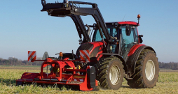 'Valtra Redline' traktors. 'Valtra Redline' traktors.