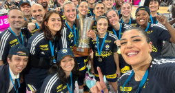 Kitija Laksa ar "Fenerbahce" komandu. Kitija Laksa ar "Fenerbahce" komandu.