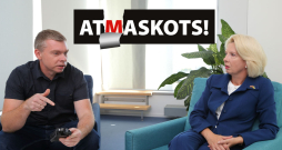 Sarunājas Māris Antonevičs un Ināra Mūrniece. Sarunājas Māris Antonevičs un Ināra Mūrniece.