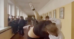 Ķekavas vidusskolā notikušo kautiņu kāds no skolēniem filmējis, un video nonācis plašākā apritē. Ķekavas vidusskolā notikušo kautiņu kāds no skolēniem filmējis, un video nonācis plašākā apritē.