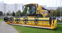 Šogad Rāmavā uz ierastā deviņstāvu apbūves fona būs skatāmi ne tikai traktori un lauksaimniecības vai meža darbu tehnika, bet arī plašs klāsts ceļu būvei, celtniecībai, infrastruktūras uzturēšanai un lauku mobilitātei piemērotā aprīkojuma. Šogad Rāmavā uz ierastā deviņstāvu apbūves fona būs skatāmi ne tikai traktori un lauksaimniecības vai meža darbu tehnika, bet arī plašs klāsts ceļu būvei, celtniecībai, infrastruktūras uzturēšanai un lauku mobilitātei piemērotā aprīkojuma.