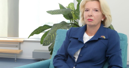 Ināra Mūrniece: "Saeimas debates par Nacionālās drošības koncepciju liek domāt, ka tiks ieslēgta "dinamiska atpakaļgaita"." Ināra Mūrniece: "Saeimas debates par Nacionālās drošības koncepciju liek domāt, ka tiks ieslēgta "dinamiska atpakaļgaita"."