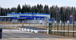 Rekonstruētais robežkontroles punkts "Vientuļi", kurā ir izbūvētas piecas kontroles joslas katrā virzienā.