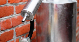 Par nelikumīgu alkoholisko dzērienu realizāciju paredzēta kriminālatbildība.